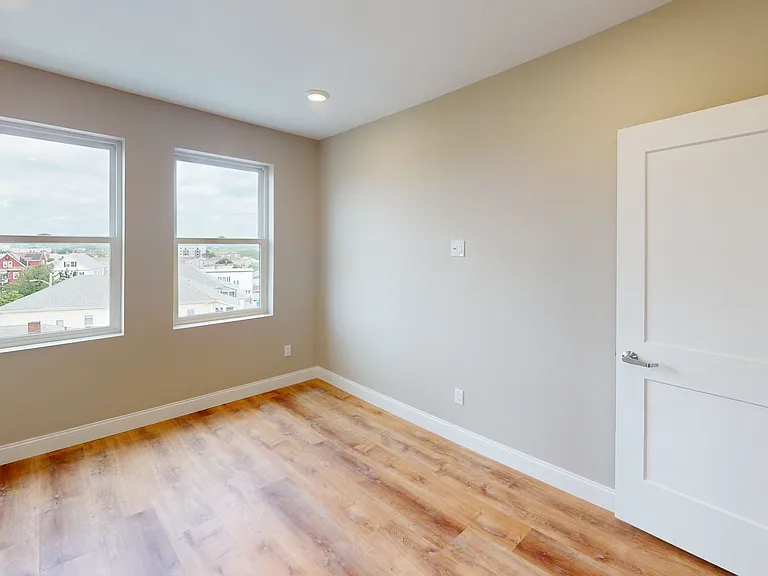 100 Revere St — Photo 7