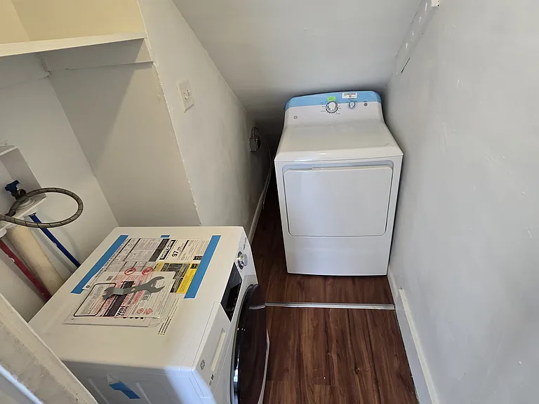 425 Monroe St #4 — Photo 6
