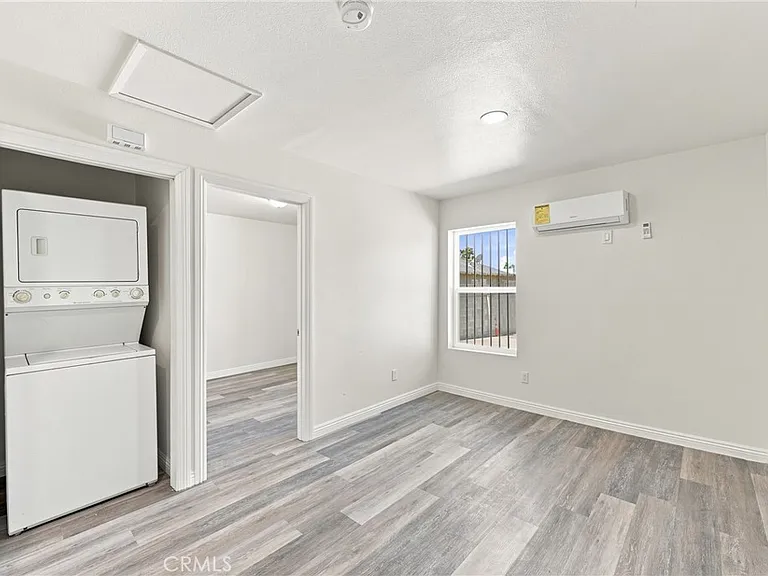 10646 S Wilton Pl — Photo 18