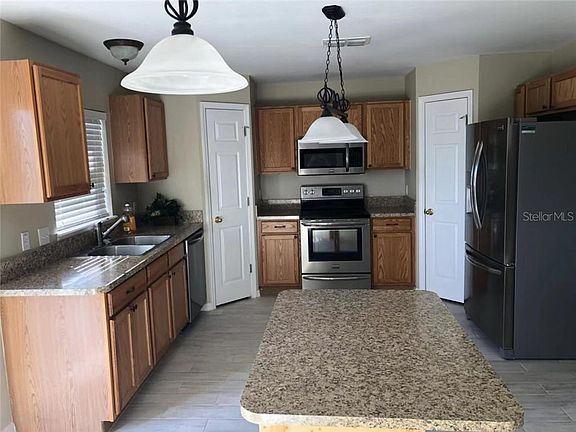 5th image of 1828 Emily Dr