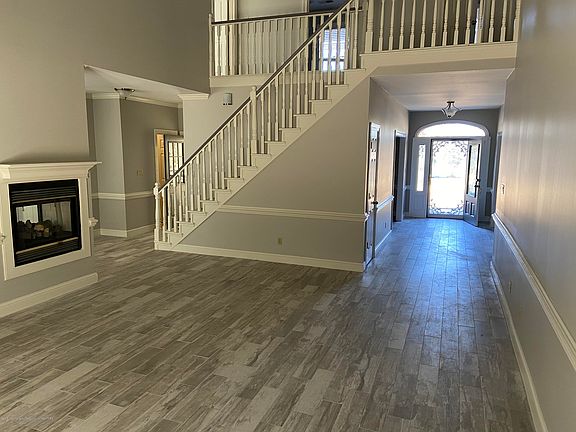 2nd image of 3440 Woodland Trce E