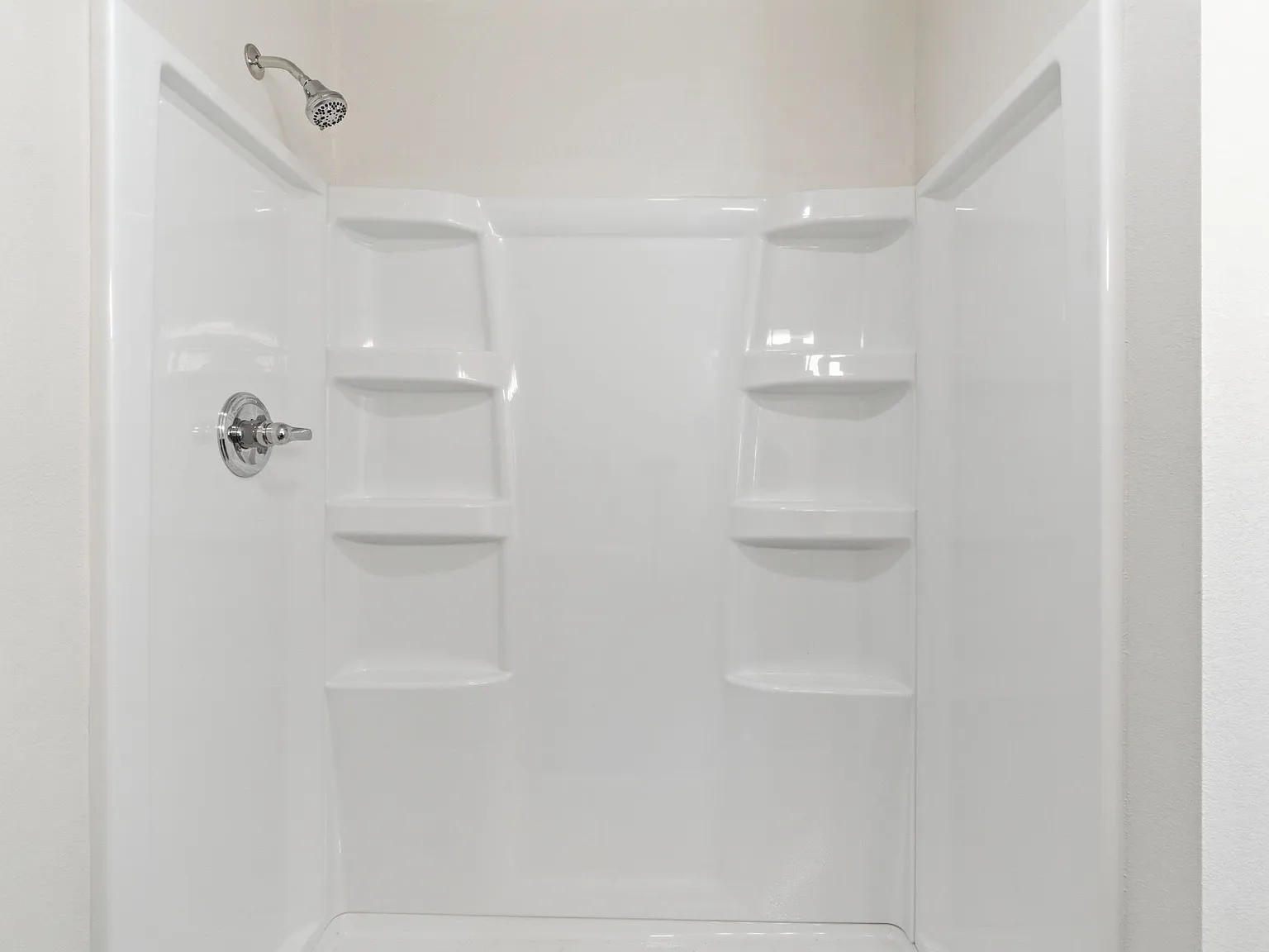 3 bed, 1200 sqft, $1,800 — Photo 2