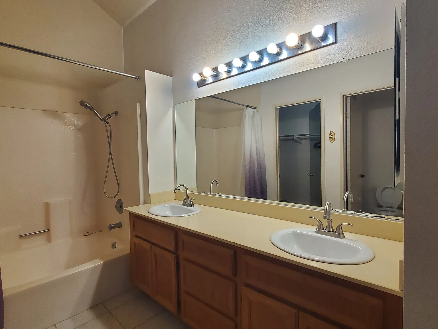 2 bed, 1110 sqft, $2,898 — Photo 3