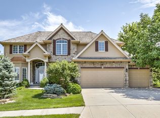 19107 Pinehurst Ave, Omaha, NE 68130