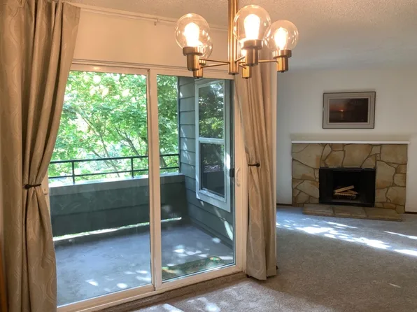 3233 NE 12th St APT 205, Renton, WA 98056