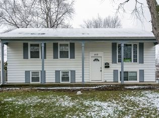410 E Maple Dr, Glenwood, IL 60425