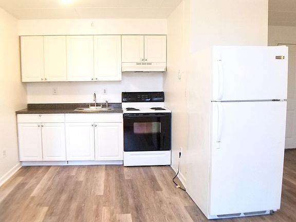 5th image of 602 Warren St #5
