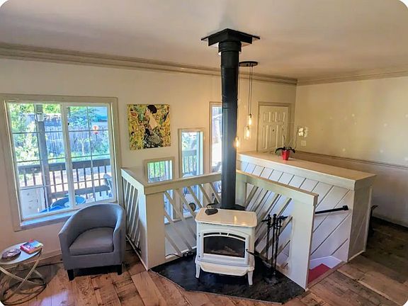 5th image of 317 Finnie St