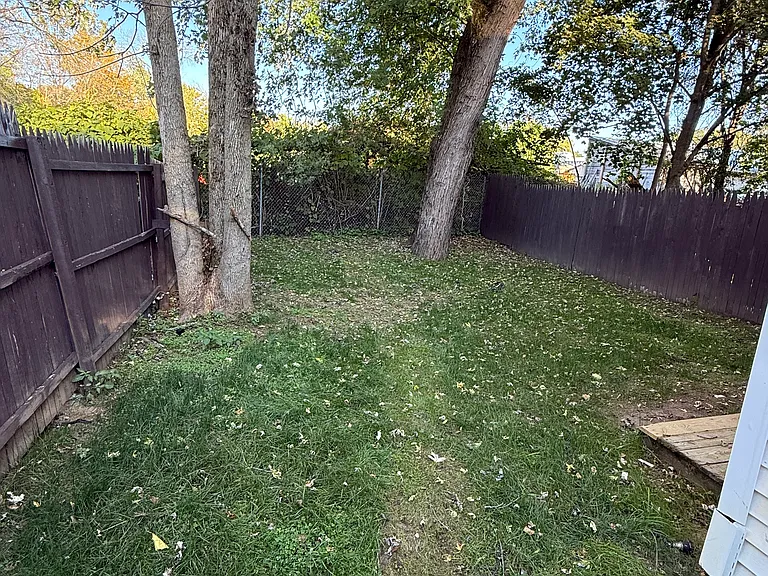 19 Maple Ave — Photo 2