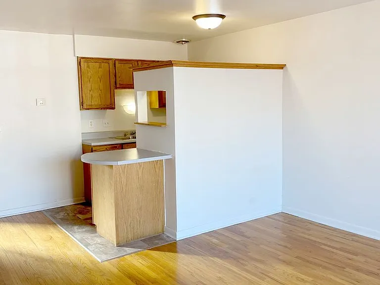 Harney Square Apartments - Blackstone District — Photo 9