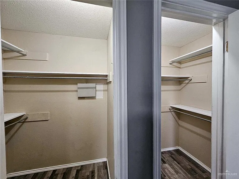 2208 Robin Ave W — Photo 13