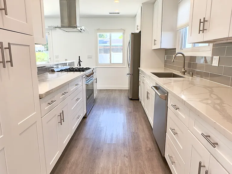 20243 Lassen St — Photo 5