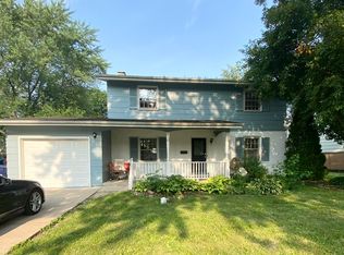 1201 Blackhawk Dr, Elgin, IL 60120