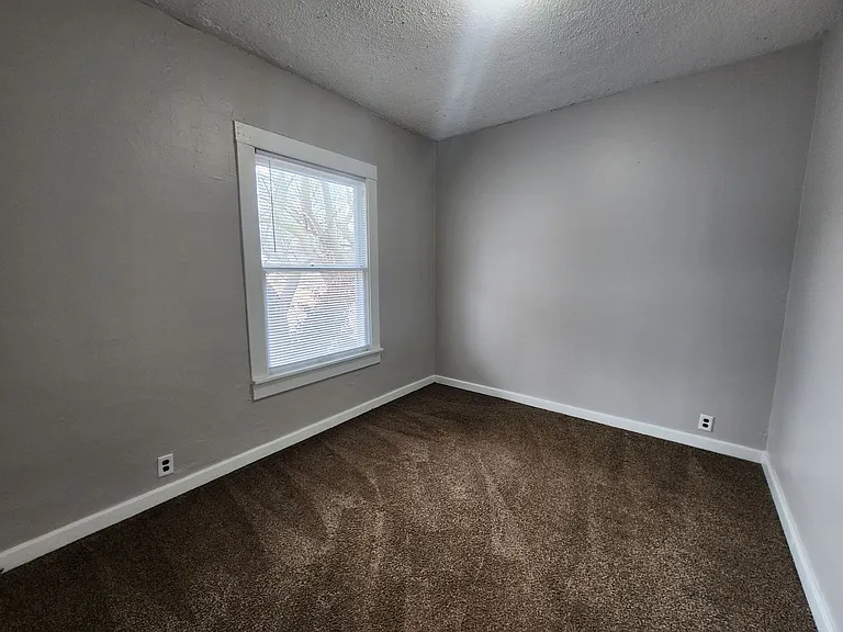 1436 Sycamore St — Photo 7