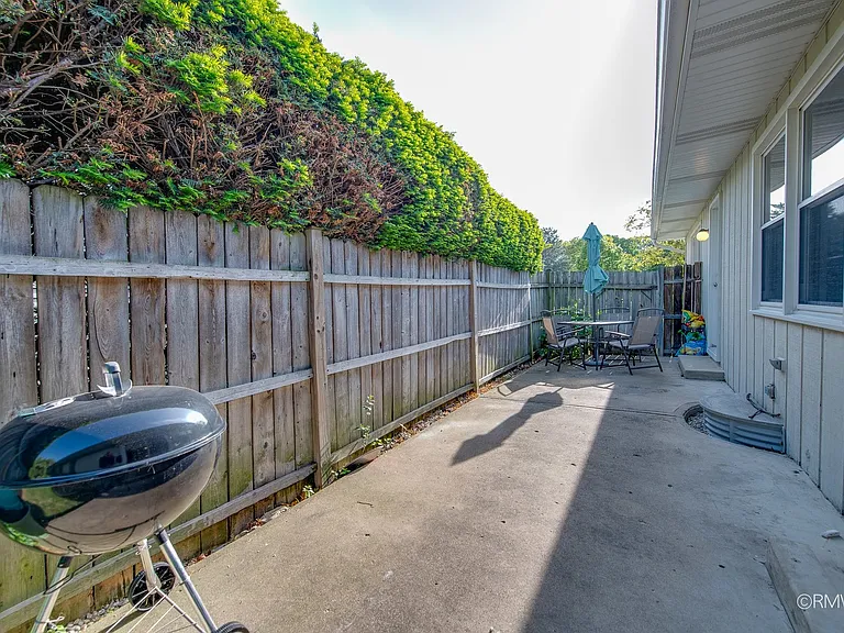 111 E Magnolia St — Photo 24
