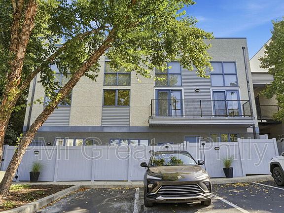 2nd image of 182 Gay St APT 706