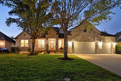 131 Eaton Ln Photo 1