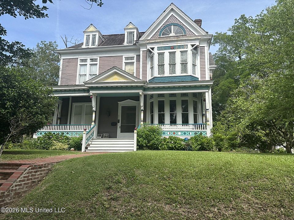1st image of 200 Saint Charles Ave