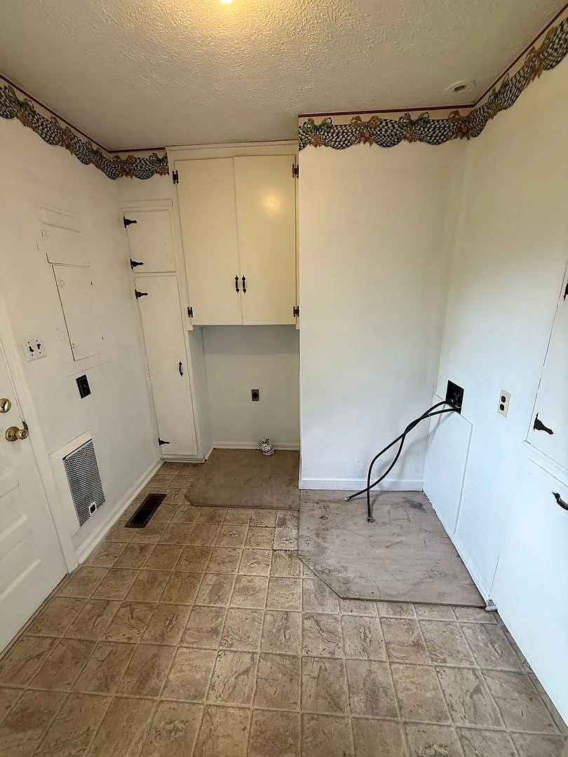 3 Bed/2 Bath House — Photo 4