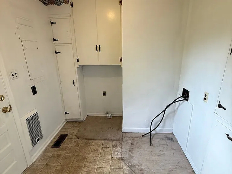 754 N Main St — Photo 4