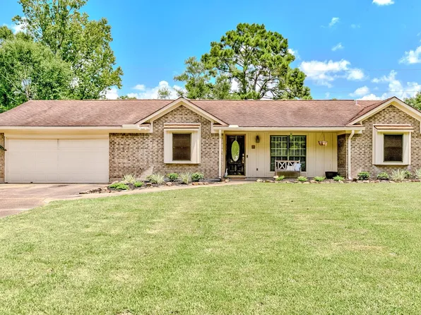 10 Briarhill Ln, Lumberton, TX 77657