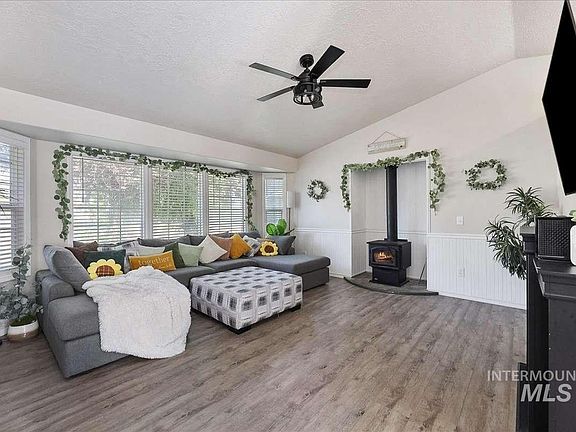 5th image of 2052 N Citrus Ave
