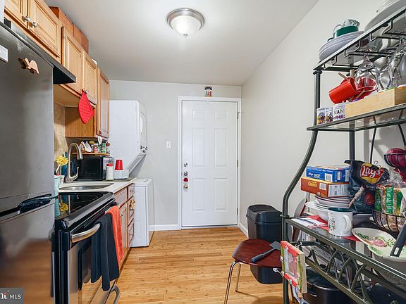 4th image of 2337 S Alder St #1R