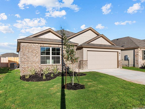 3rd image of 636 Oleander Creek