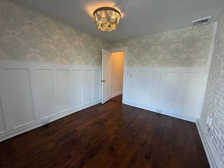806 Wellington St — Photo 11