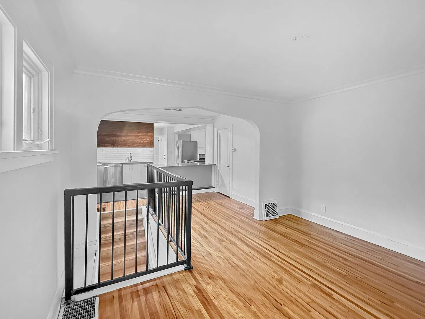 2 bed, 1.0 bath, 1400 sqft, $1,945 — Photo 4