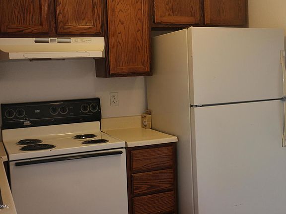 4th image of 3525 E Flower St Unit 4
