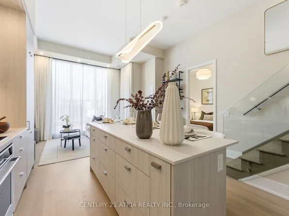 115 Denison Ave #315, Toronto, ON M5T 2N1