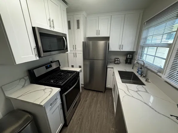 13808 Moorpark Streetunit, Sherman Oaks, CA