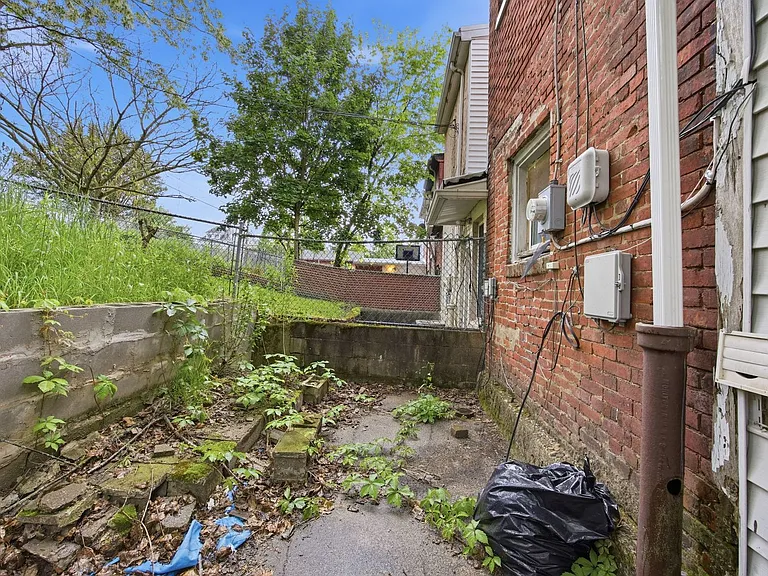 616 Lillian St — Photo 22