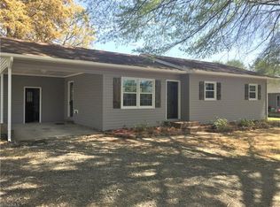 1109 Dudley St, Yadkinville, NC 27055