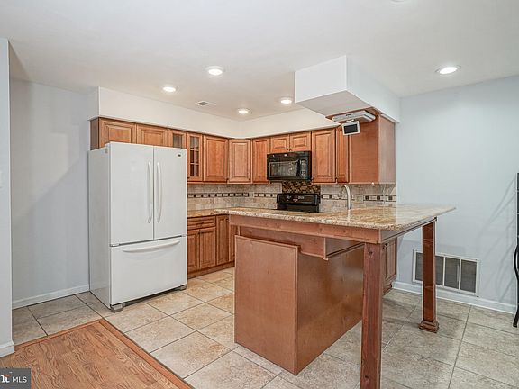 5th image of 10235 Murty Ln