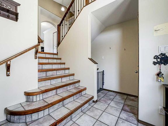 4th image of 338 Kodiak Blvd N