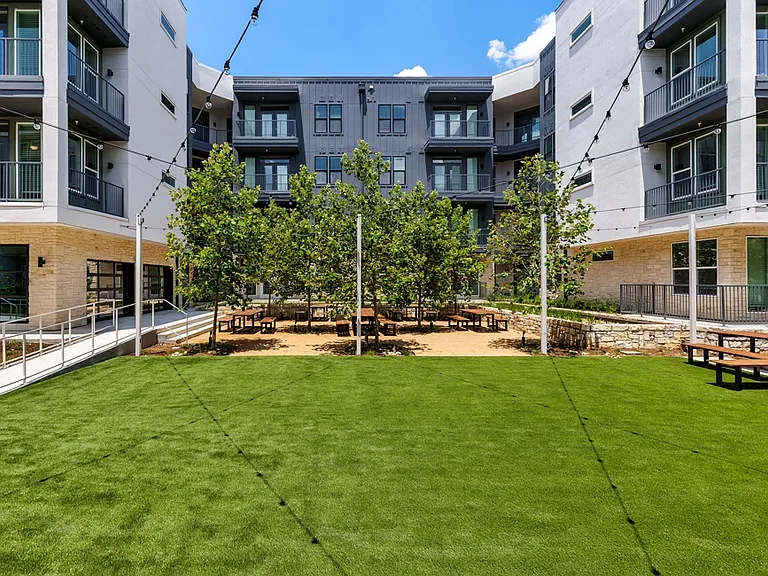 Windsor Commons — Photo 19