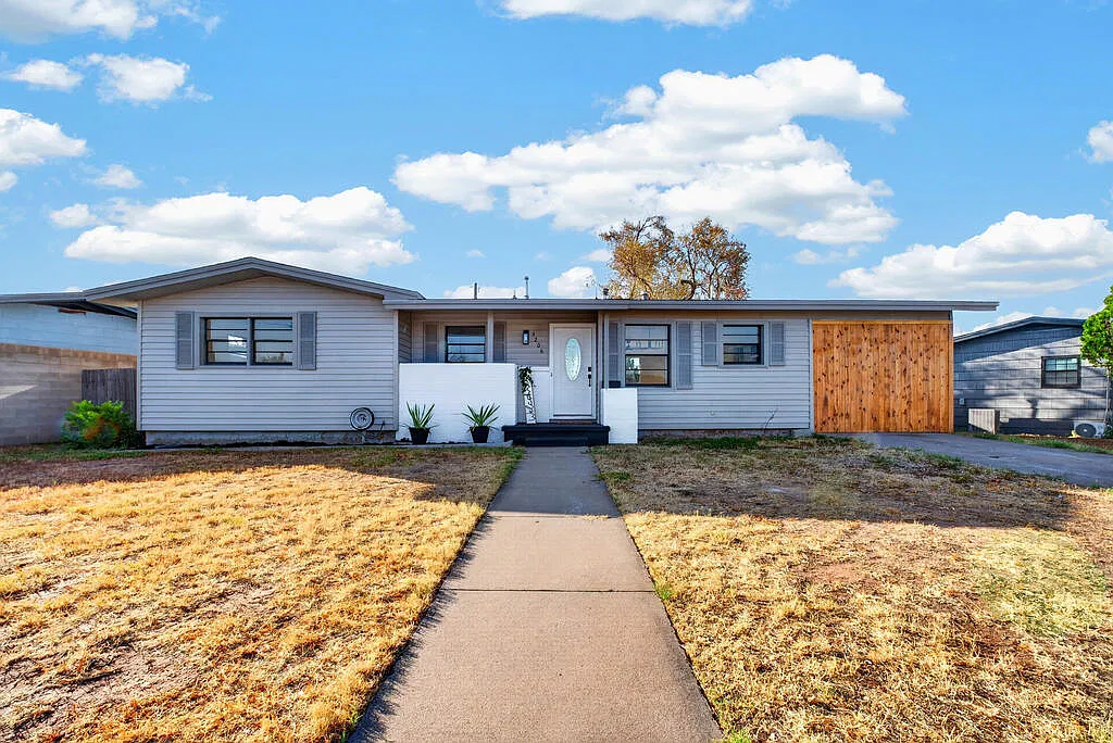 4 bed, 2.0 bath, 1628 sqft, $2,500 — Photo 1