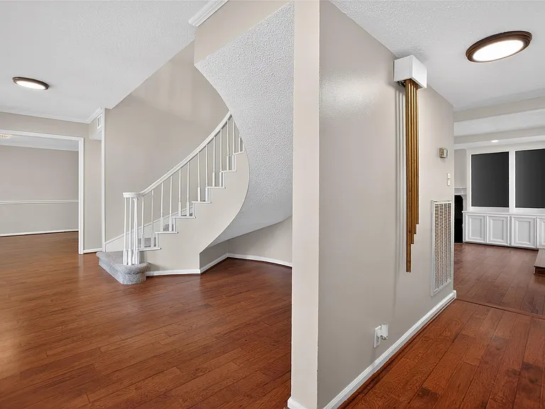 112 Kirkwood Ln — Photo 5