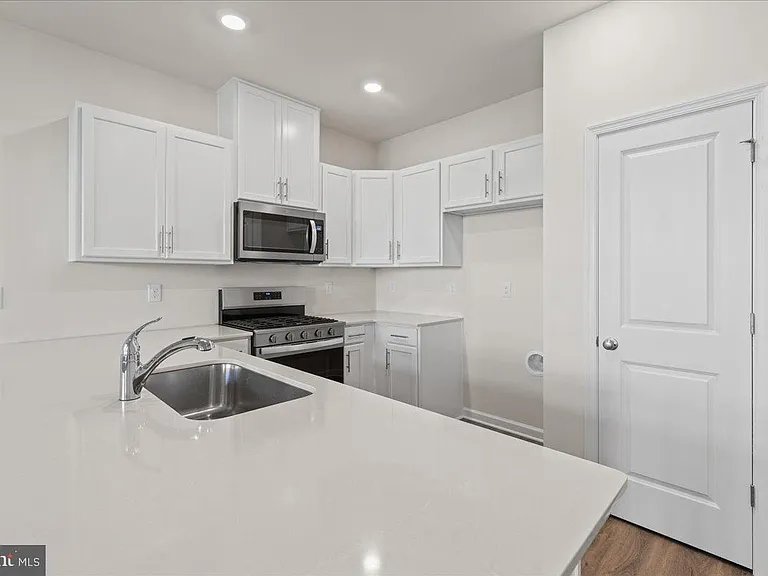 28 Whaler Dr — Photo 8