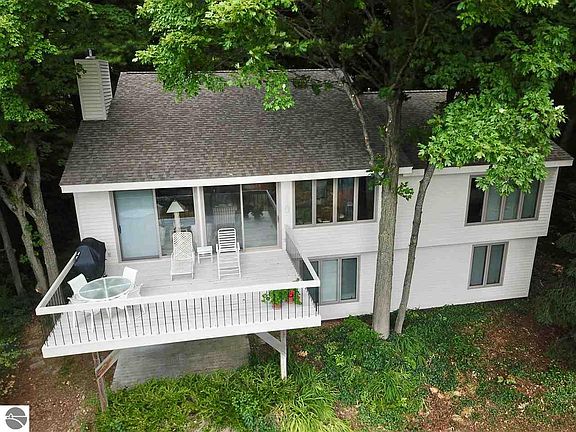 3rd image of 4333 McLeod Dr