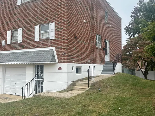 369 Larkspur St, Philadelphia, PA 19116