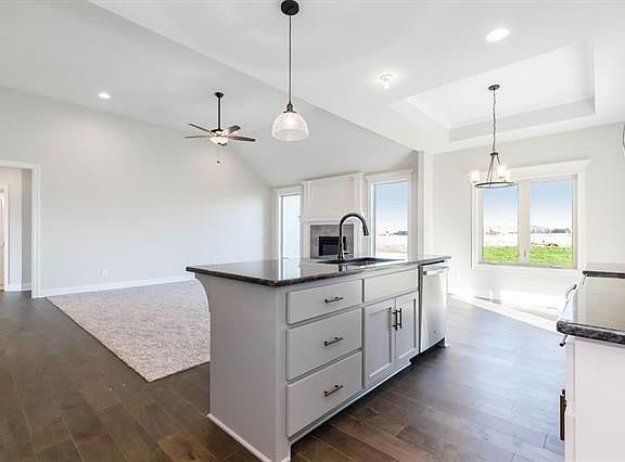 5th image of 841 SE Hillside Cir
