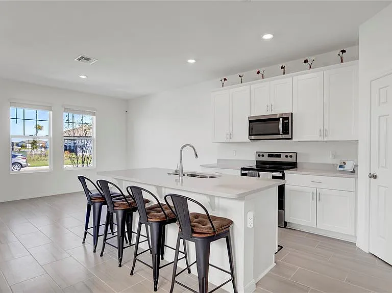4704 Homestead Trl — Photo 7