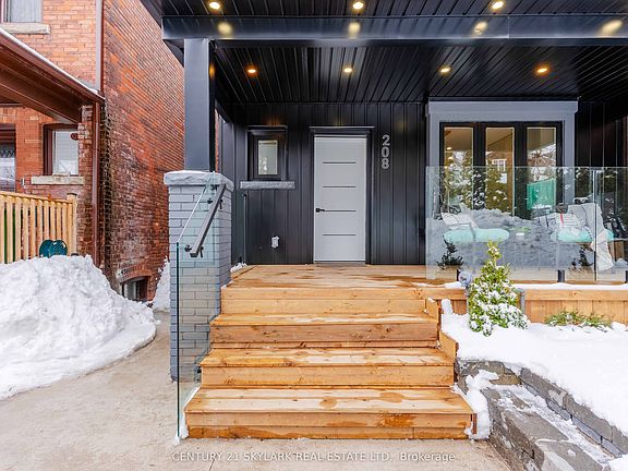 4th image of 208 Gainsborough Rd