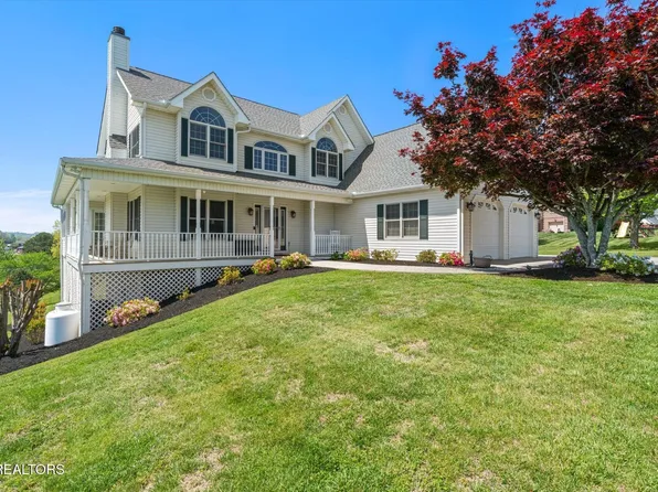 825 Pinnacle Dr, Dandridge, TN 37725