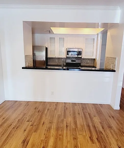 1031 N Crescent Heights Blvd — Photo 4