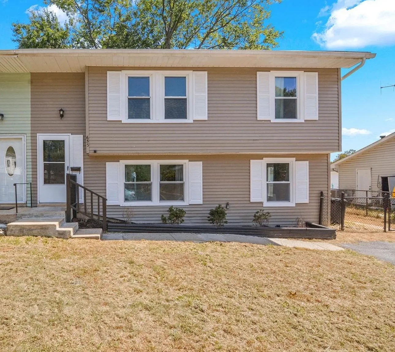 655 Cadbury Dr — Photo 1