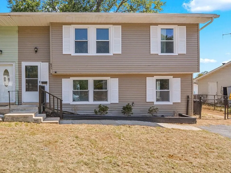 655 Cadbury Dr